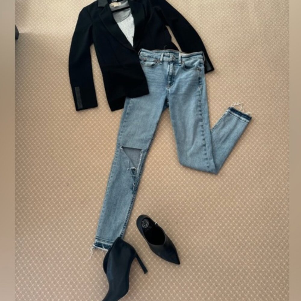 Rag & Bone high rise skinny, distressed Jeans, size 26